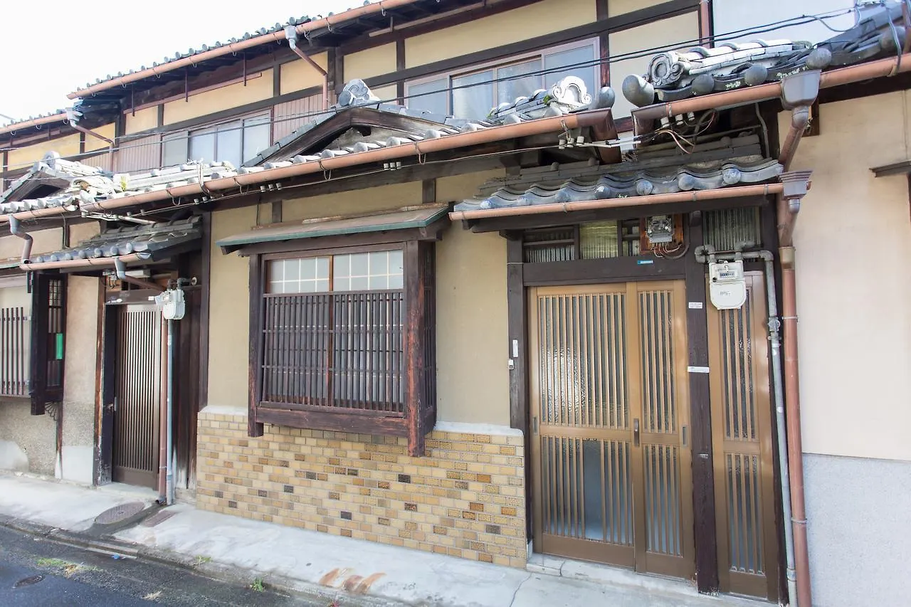 City Center 200 Years Old Traditional House Next To 2 Train Lines Kyōto